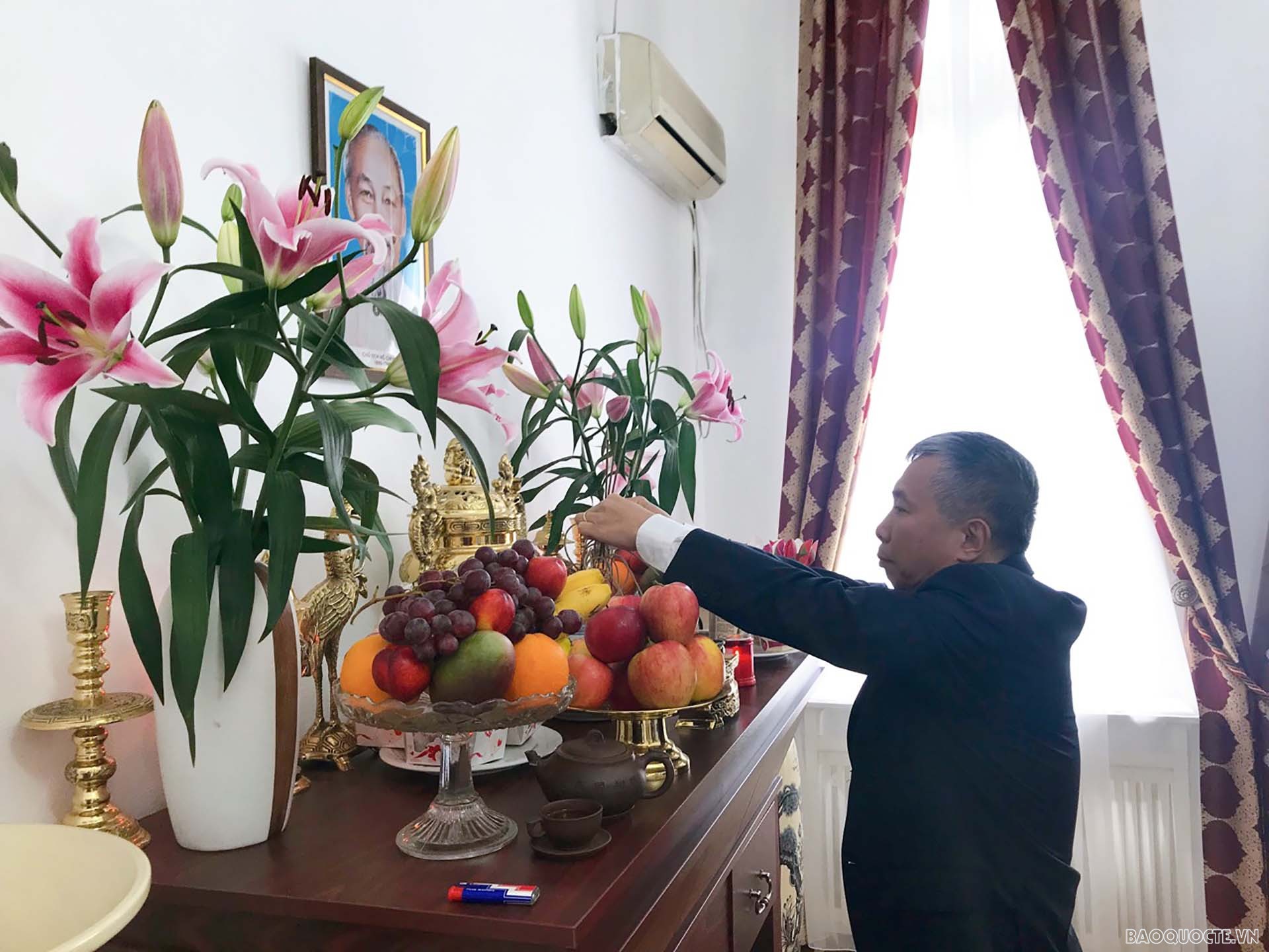 President Ho Chi Minh s 132nd birthday marked in Romania